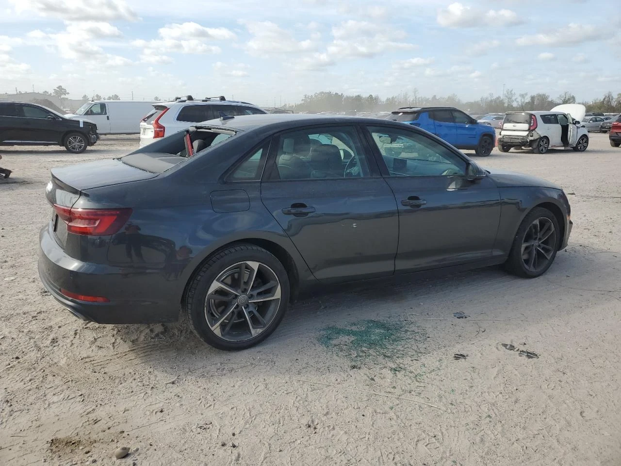 Audi A4 PREMIUM 40TFSI* КАМЕРА* KEYLESS* КЛИП - изображение 4