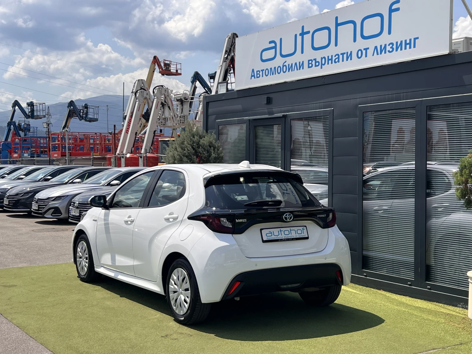 Toyota Yaris LIGHT/HYBRID/1.5vvt-i/115K.C./Е-CVT AT - изображение 3