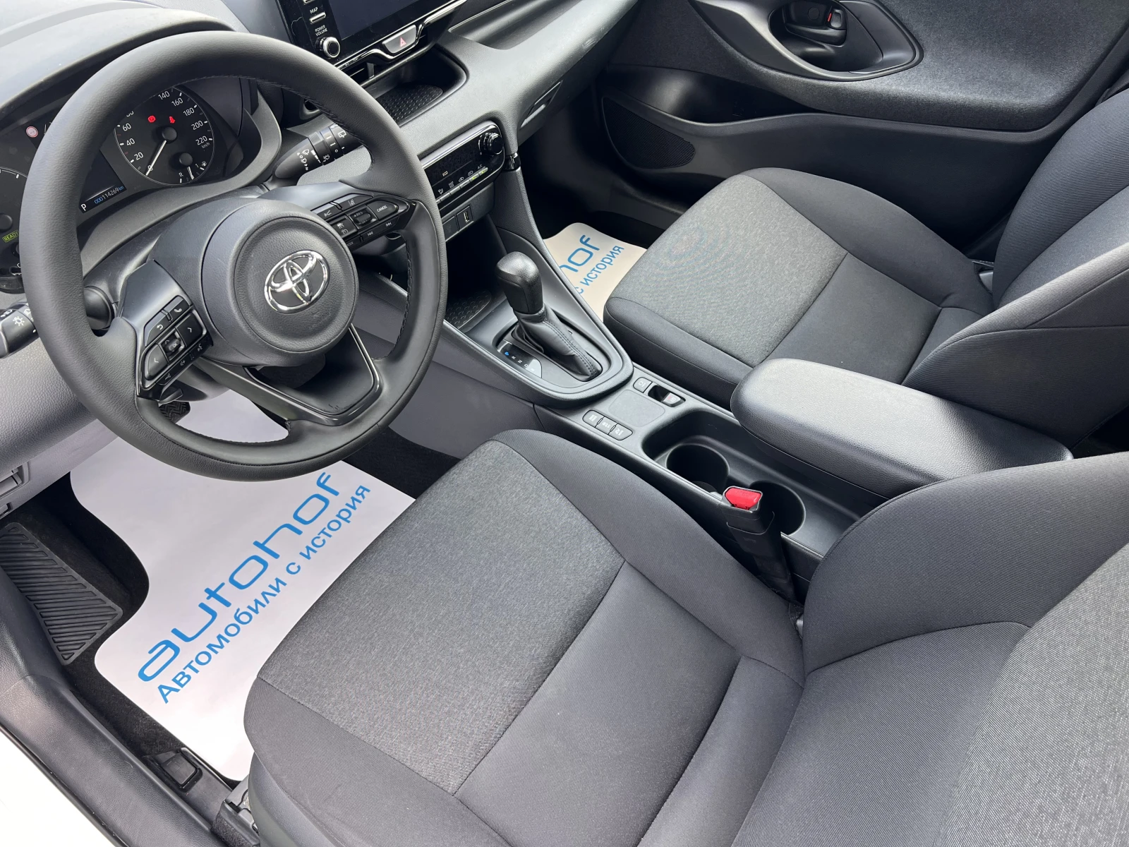 Toyota Yaris LIGHT/HYBRID/1.5vvt-i/115K.C./Е-CVT AT - изображение 7