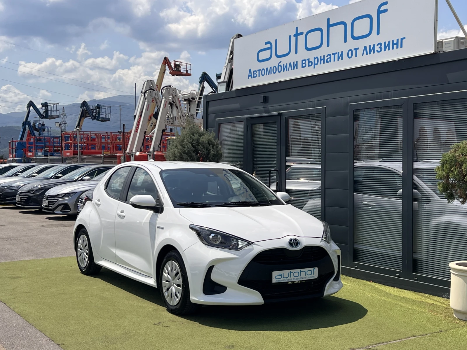 Toyota Yaris LIGHT/HYBRID/1.5vvt-i/115K.C./Е-CVT AT - изображение 6