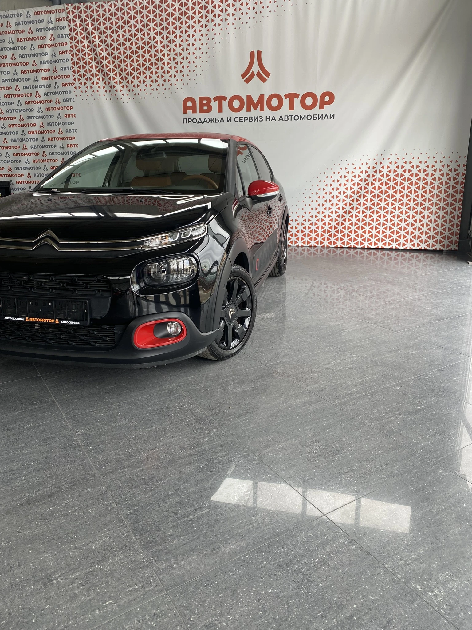 Citroen C3 Shine 1.2 PureTech AT6 - изображение 3