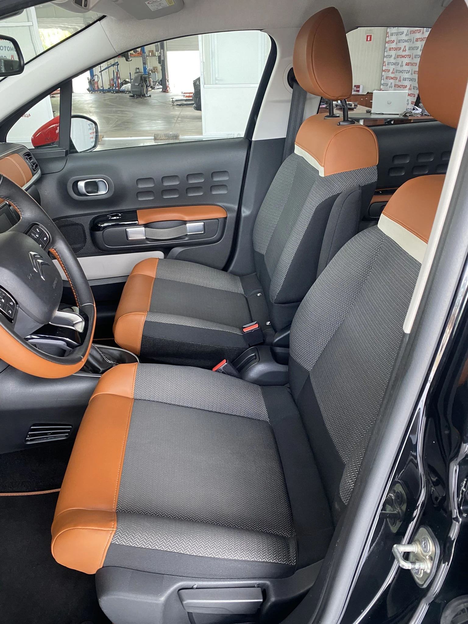 Citroen C3 Shine 1.2 PureTech AT6 - изображение 8