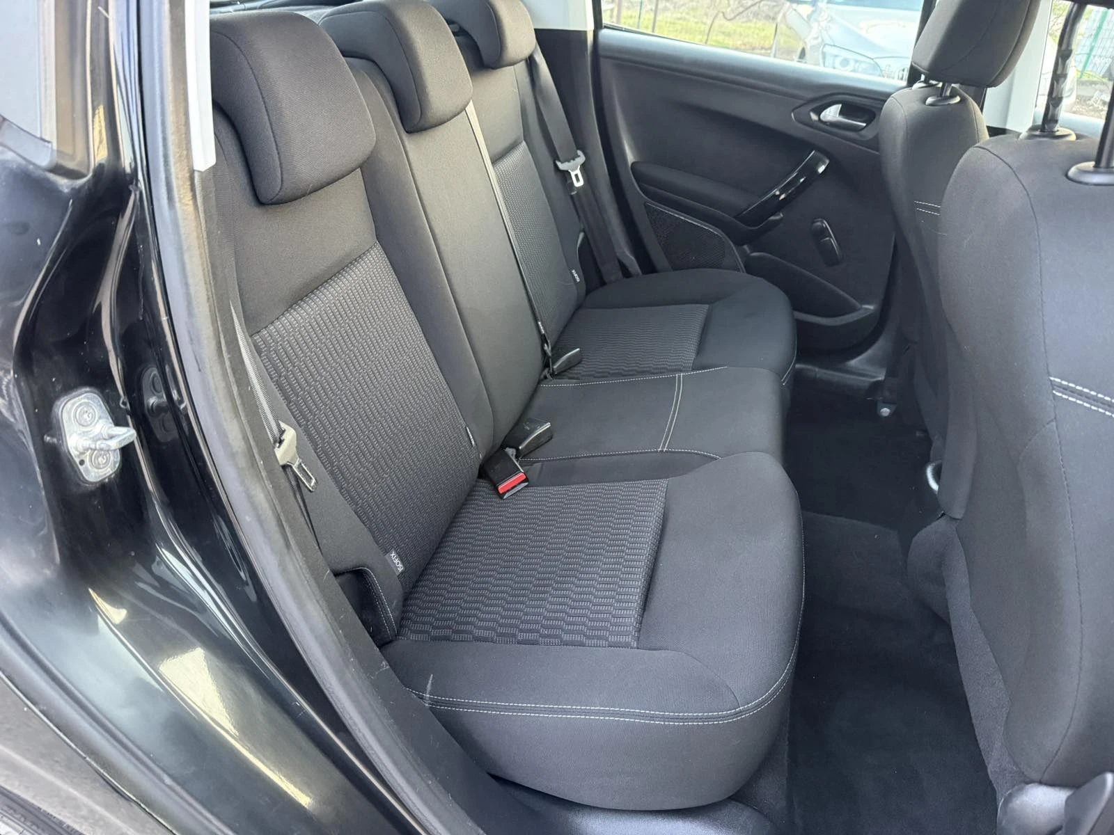 Peugeot 208 1.2i FaceLift | Mobile.bg � ����������� 14