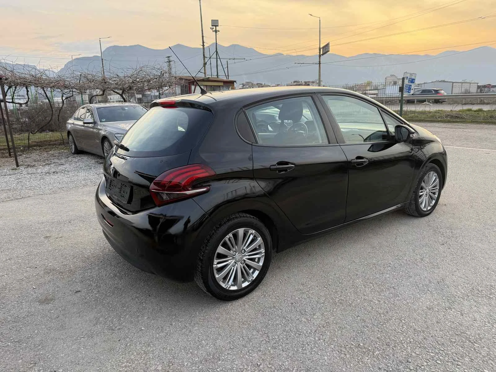 Peugeot 208 1.2i FaceLift | Mobile.bg � ����������� 5