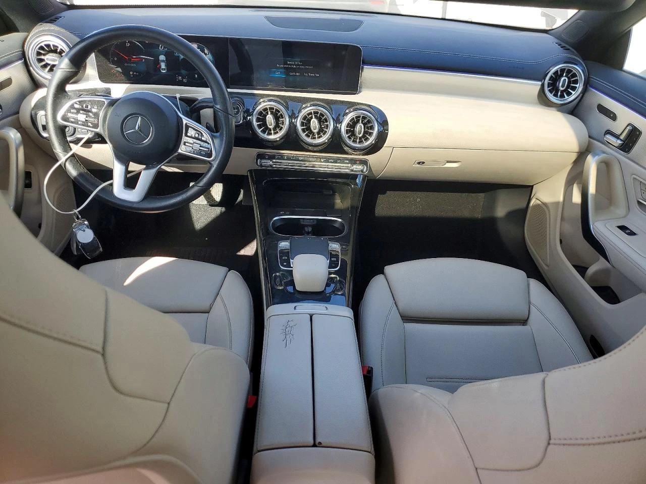 Mercedes-Benz CLA 250, снимка 8 - Автомобили и джипове - 54038184