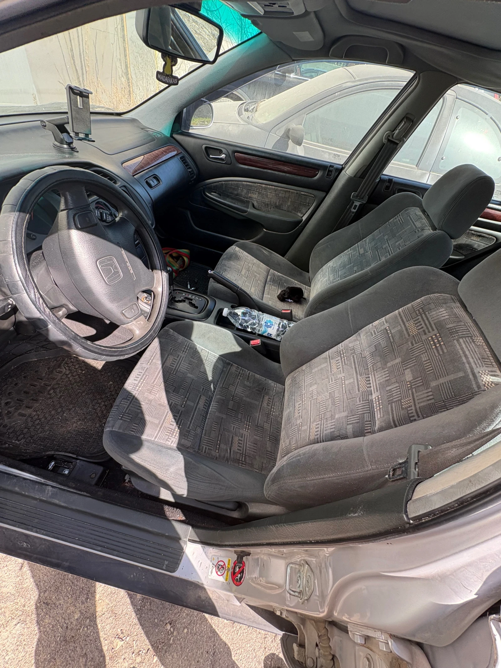 Honda Accord Honda accord 2.0i, снимка 12 - Автомобили и джипове - 54045630