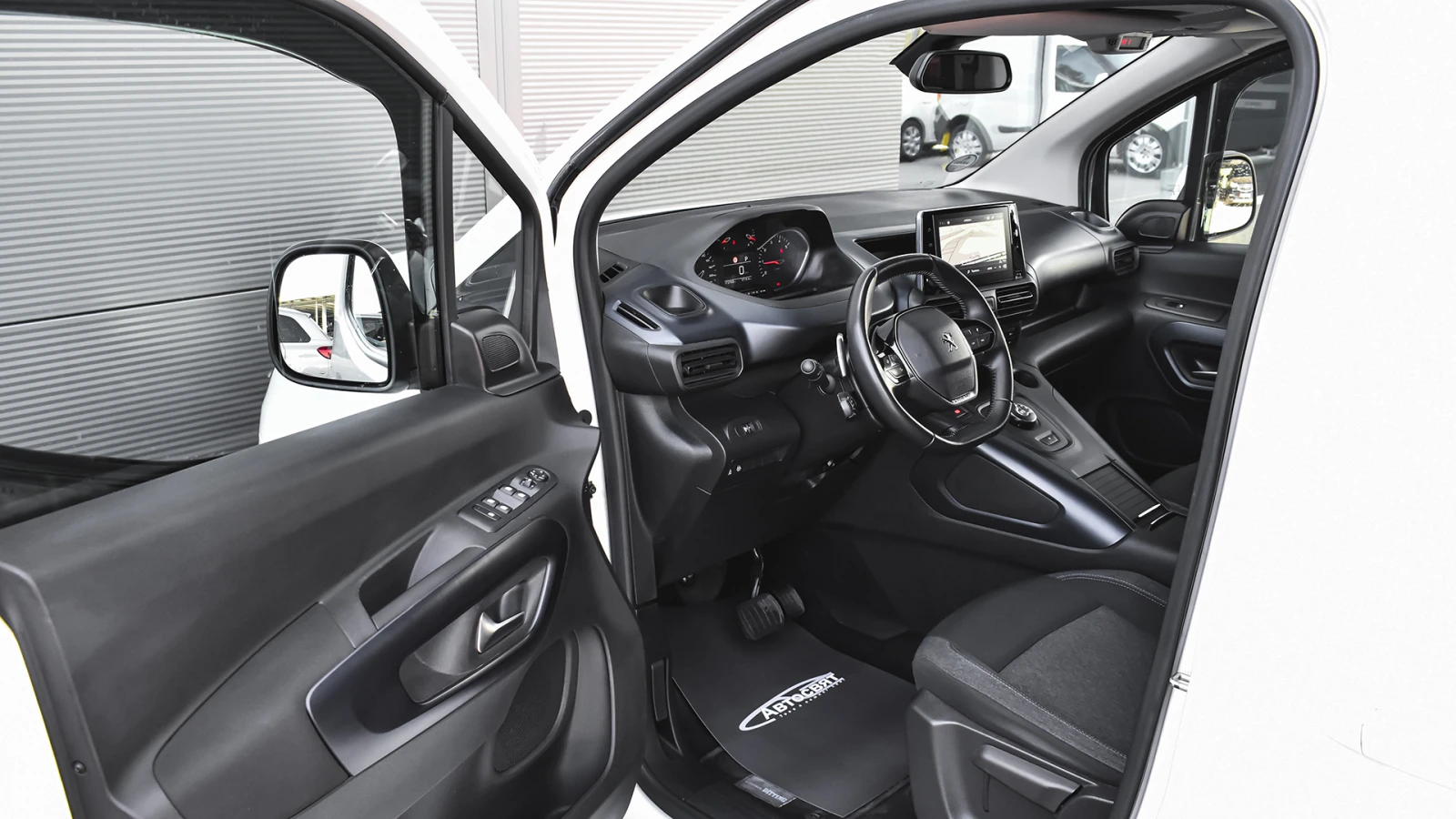 Peugeot Rifter 1.5 BlueHDi, снимка 8 - Автомобили и джипове - 54266201