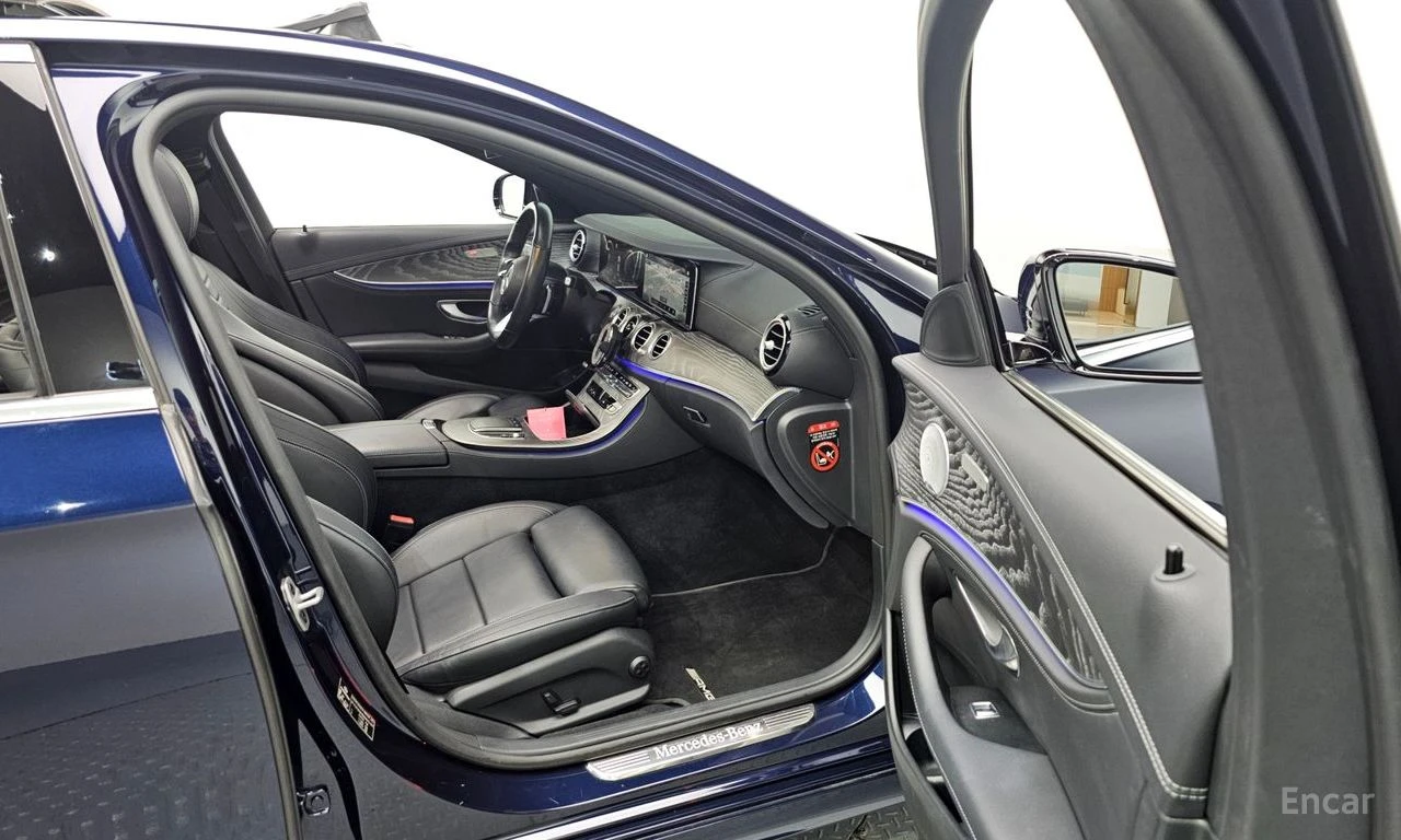 Mercedes-Benz E 350 4MATIC* AMG* BURMESTER* HEAD-UP* 360 КАМЕРИ* ПАНО, снимка 7 - Автомобили и джипове - 54599034