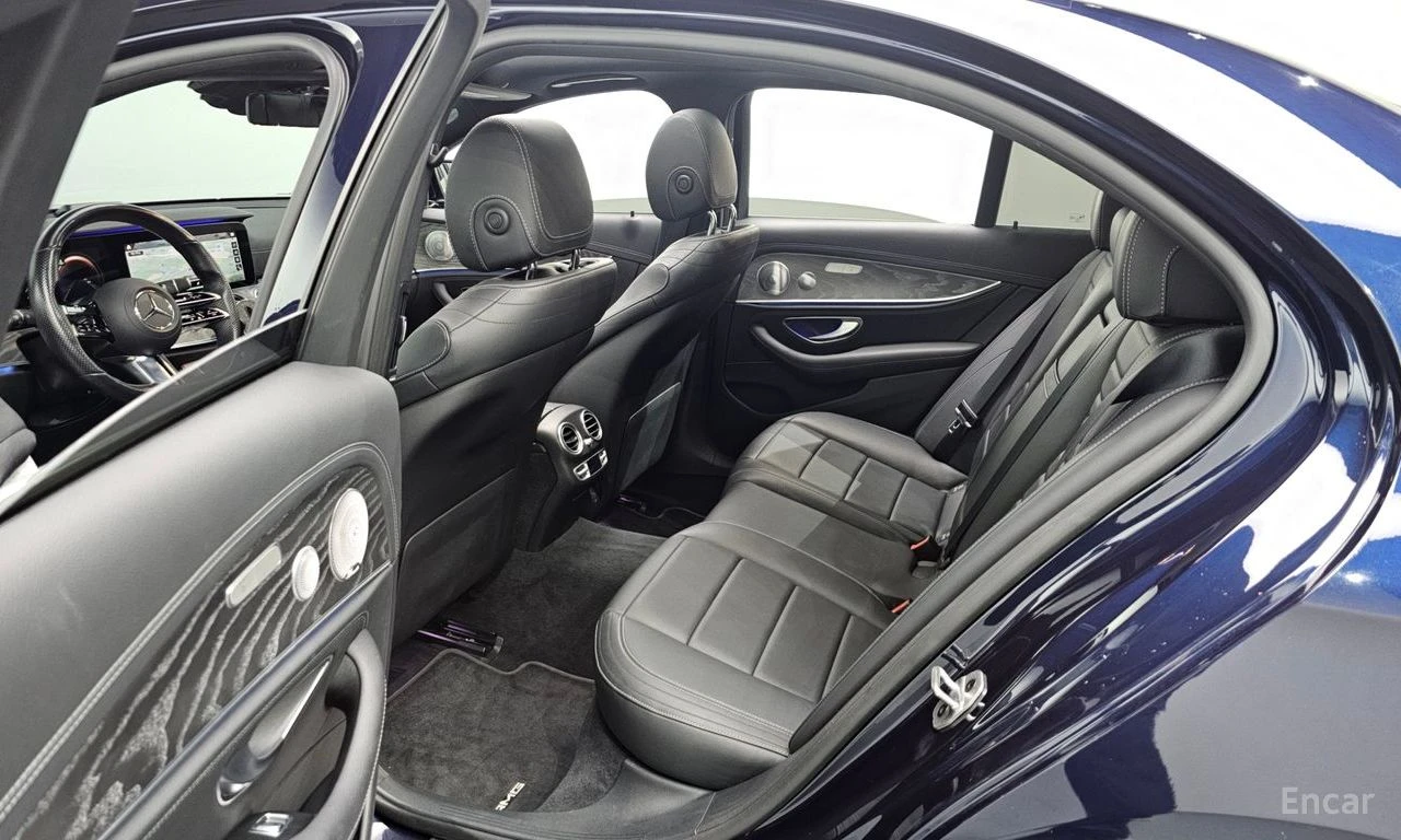Mercedes-Benz E 350 4MATIC* AMG* BURMESTER* HEAD-UP* 360 КАМЕРИ* ПАНО, снимка 14 - Автомобили и джипове - 54599034