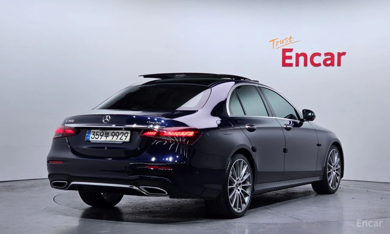 Mercedes-Benz E 350 4MATIC* AMG* BURMESTER* HEAD-UP* 360 КАМЕРИ* ПАНО, снимка 3 - Автомобили и джипове - 54599034