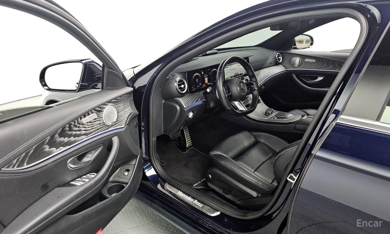 Mercedes-Benz E 350 4MATIC* AMG* BURMESTER* HEAD-UP* 360 КАМЕРИ* ПАНО, снимка 6 - Автомобили и джипове - 54599034
