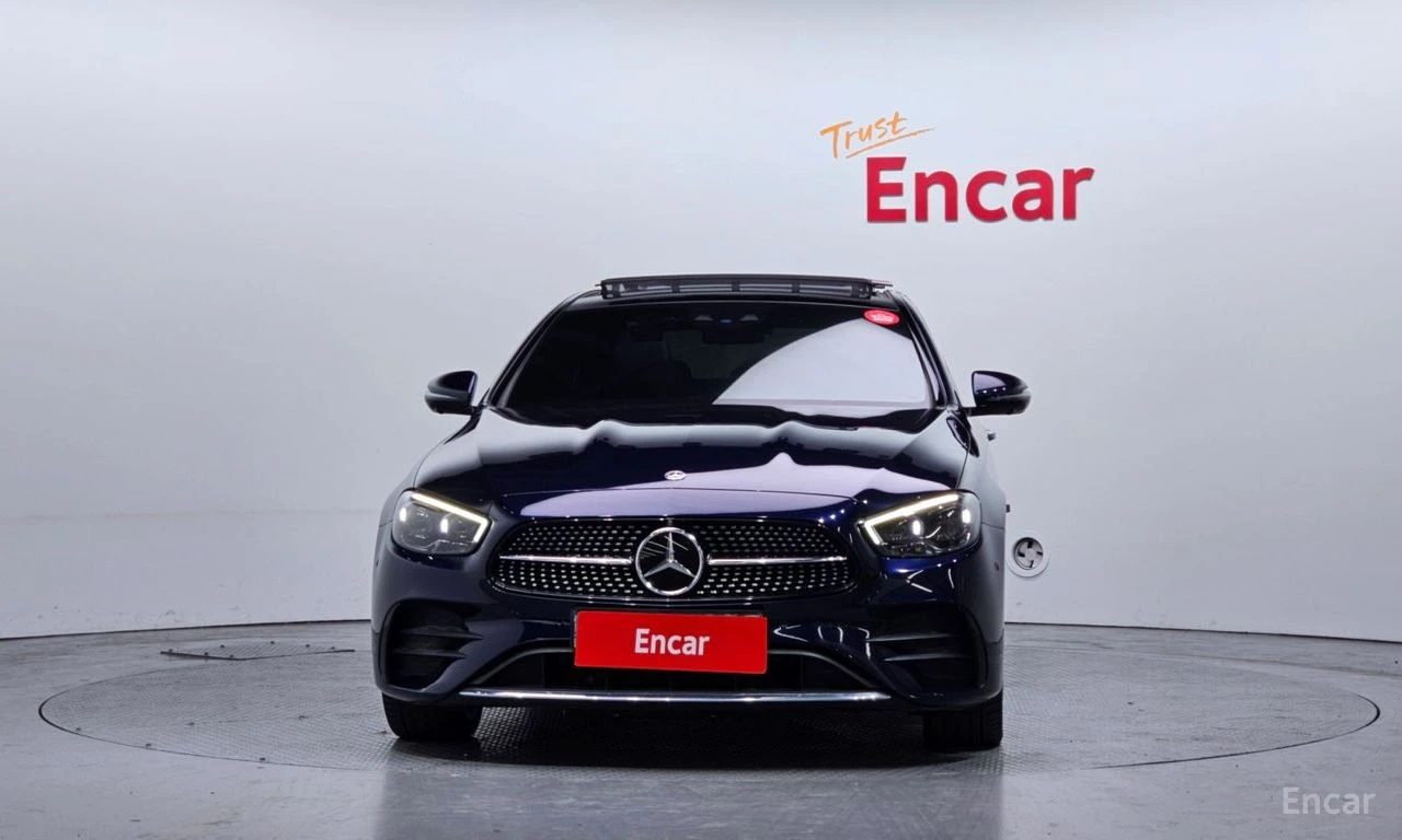 Mercedes-Benz E 350 4MATIC* AMG* BURMESTER* HEAD-UP* 360 КАМЕРИ* ПАНО, снимка 2 - Автомобили и джипове - 54599034