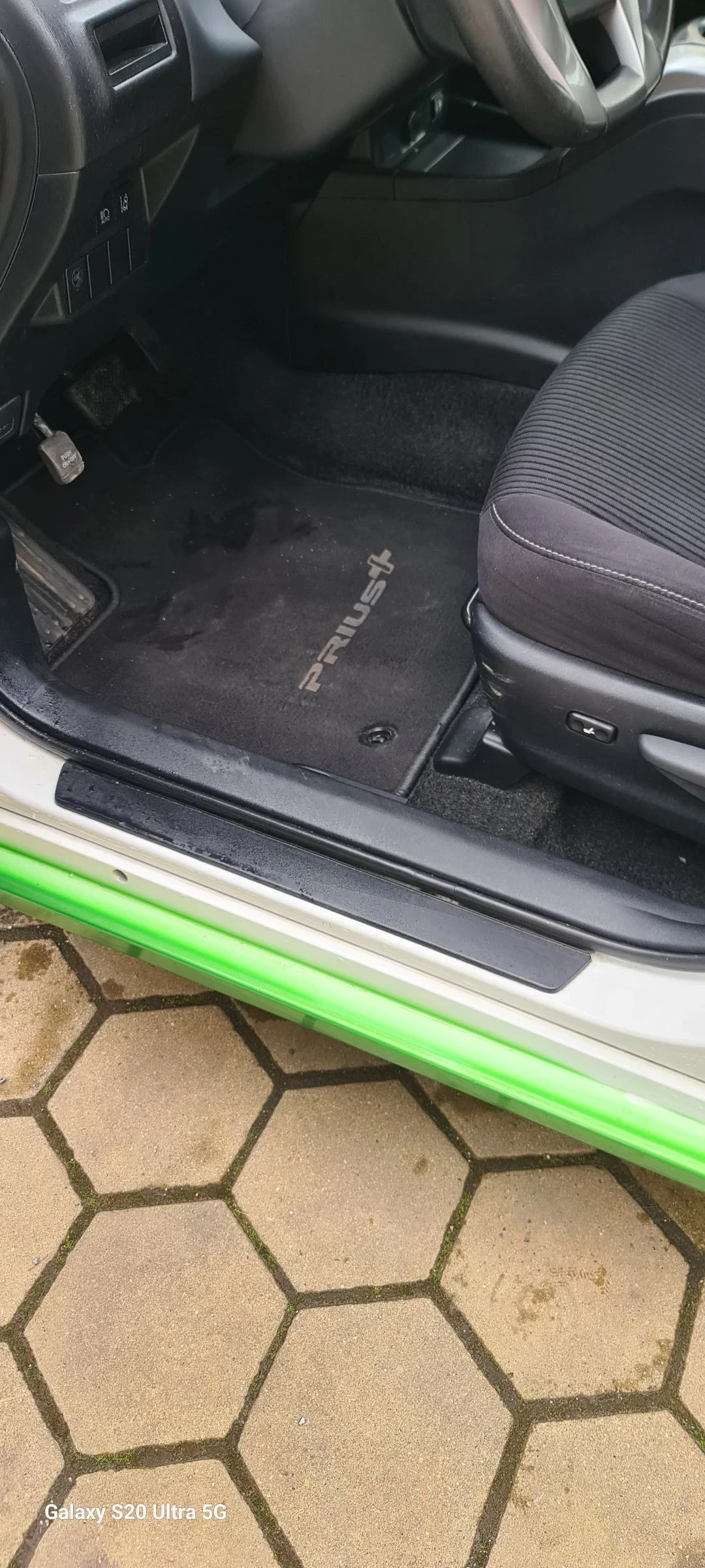 Toyota Prius Prius+ 1.8 hibrid, снимка 10 - Автомобили и джипове - 54676052