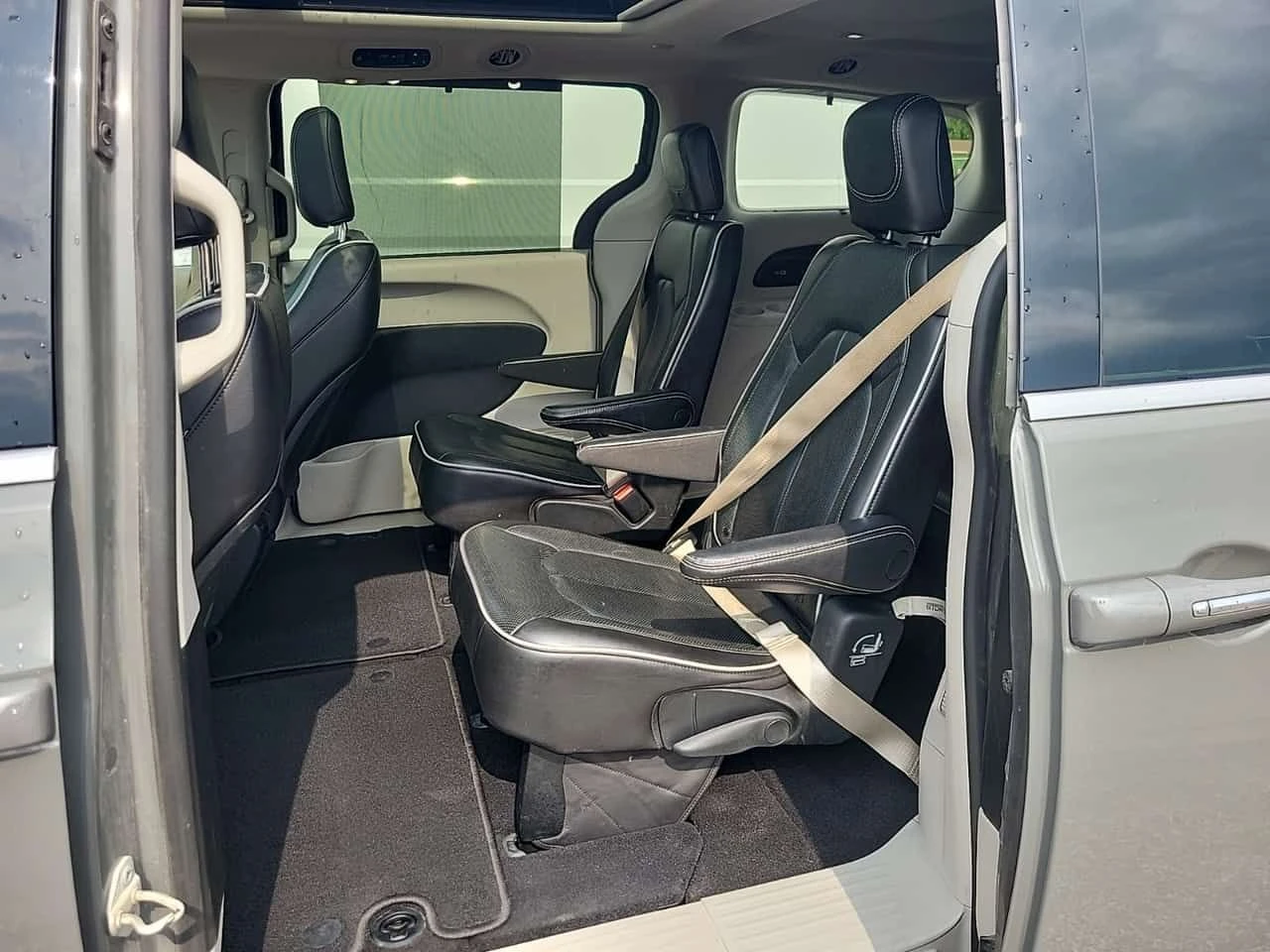 Chrysler Pacifica * Awd Limited * CARFAX * БЕЗ ПЪРВОНАЧАЛНА ВНОСКА, снимка 12 - Автомобили и джипове - 55394293