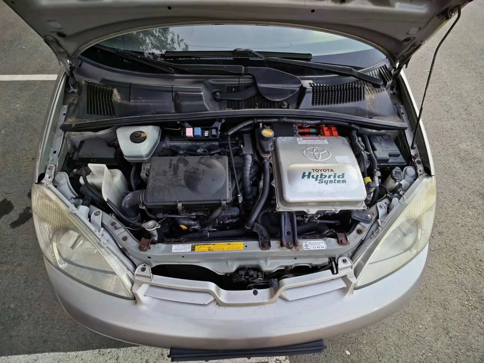Toyota Prius Хибрид , снимка 8 - Автомобили и джипове - 55539191