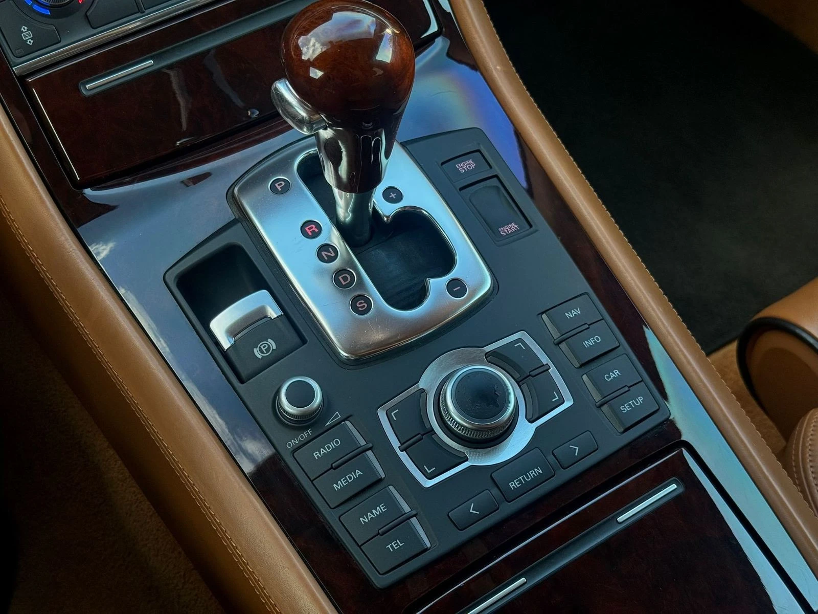 Audi A8 ARMORED* VR9* FULL* А8L* , снимка 13 - Автомобили и джипове - 55546875
