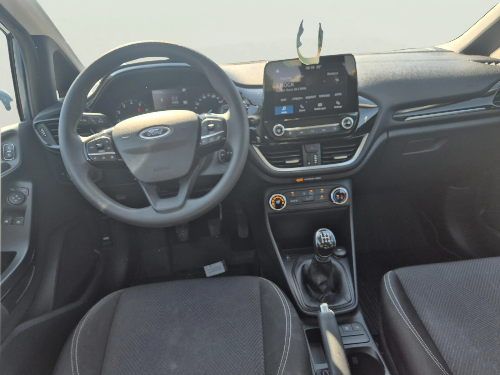 Ford Fiesta 1.1 Duratec, снимка 11 - Автомобили и джипове - 55579720