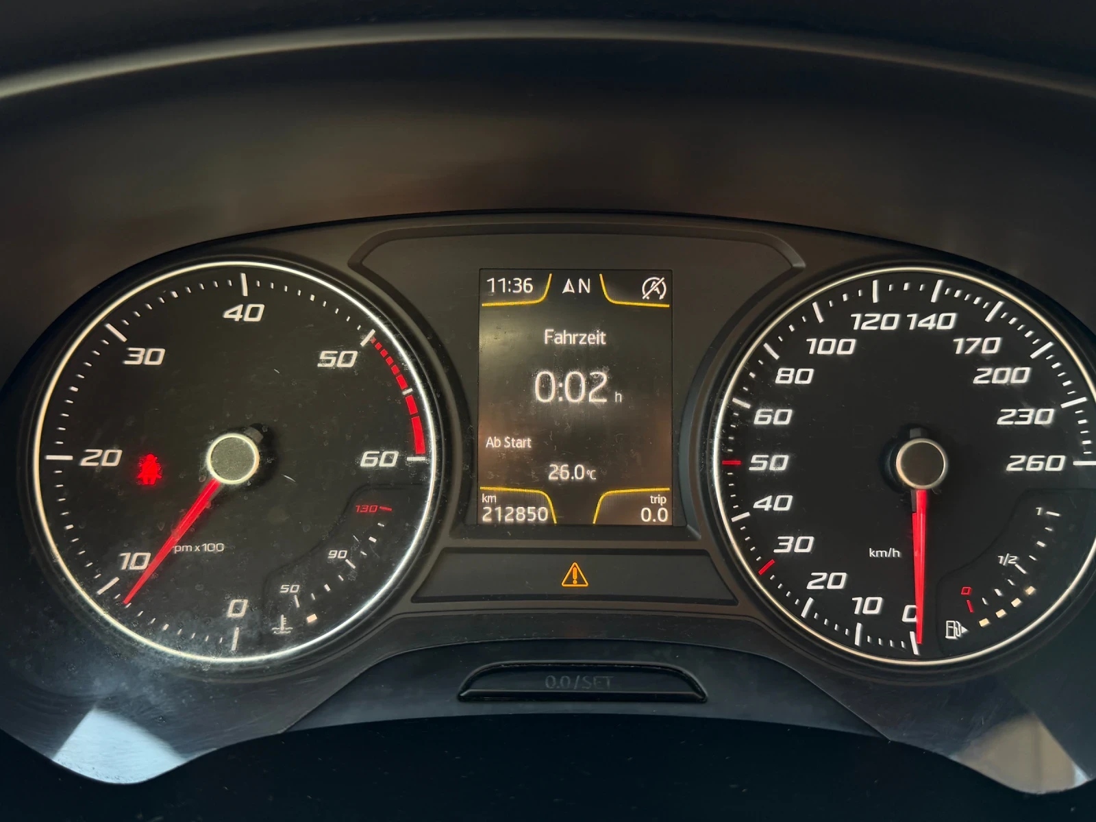 Seat Leon 1.6TDI, снимка 6 - Автомобили и джипове - 56131010