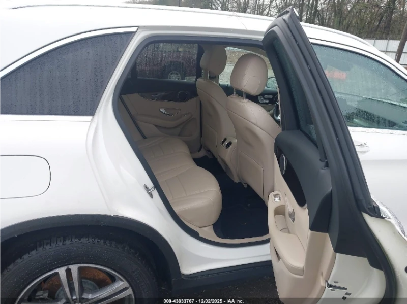 Mercedes-Benz GLC 300 DIGITAL* ПОДГРЕВ* М.ТОЧКА* 360* BAS PLUS* DISSTRON, снимка 9 - Автомобили и джипове - 53284750
