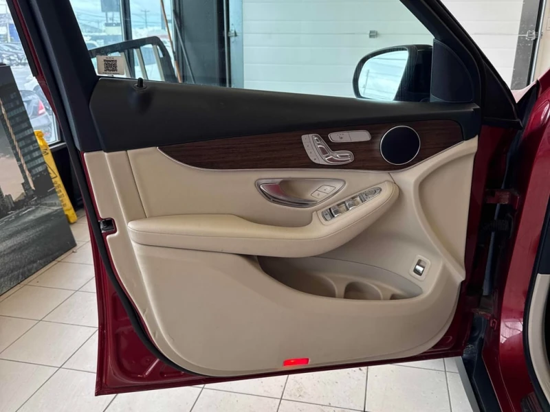 Mercedes-Benz GLC 300 4MATIC * ПАНОРАМА* ПОДГРЕВ НА ВОЛАНА И СЕДАЛКИТЕ* , снимка 16 - Автомобили и джипове - 53380069