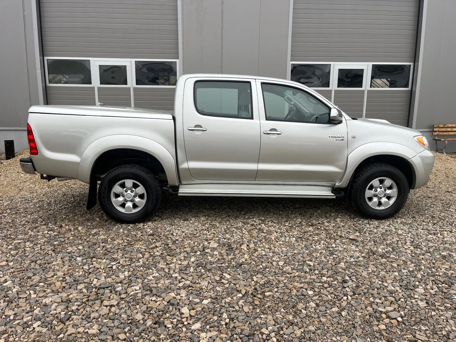 Toyota Hilux 2.5 D-4D 120кс Реални 201хил км - изображение 3