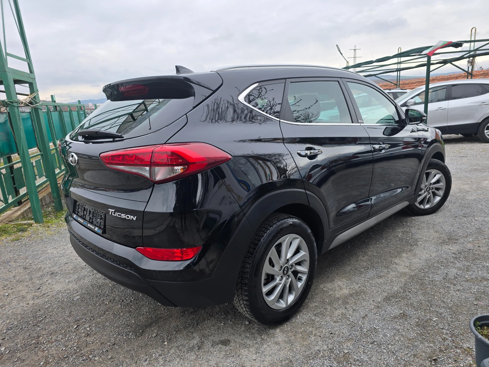 Hyundai Tucson 1.7CRDi-Automatic , снимка 4 - Автомобили и джипове - 54055446
