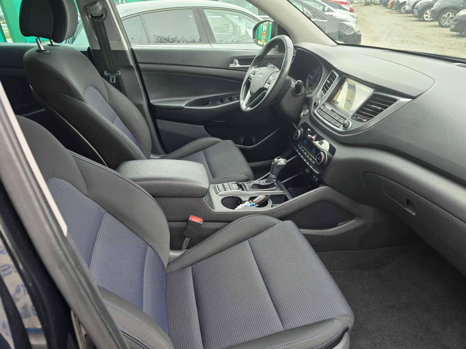 Hyundai Tucson 1.7CRDi-Automatic , снимка 11 - Автомобили и джипове - 54055446