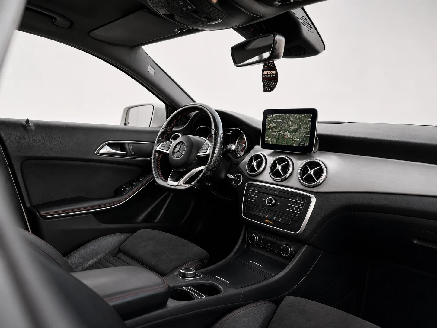 Mercedes-Benz GLA 200 AMG-Paket Top !!! ЛИЗИНГ-Бартер !!!, снимка 10 - Автомобили и джипове - 54734305