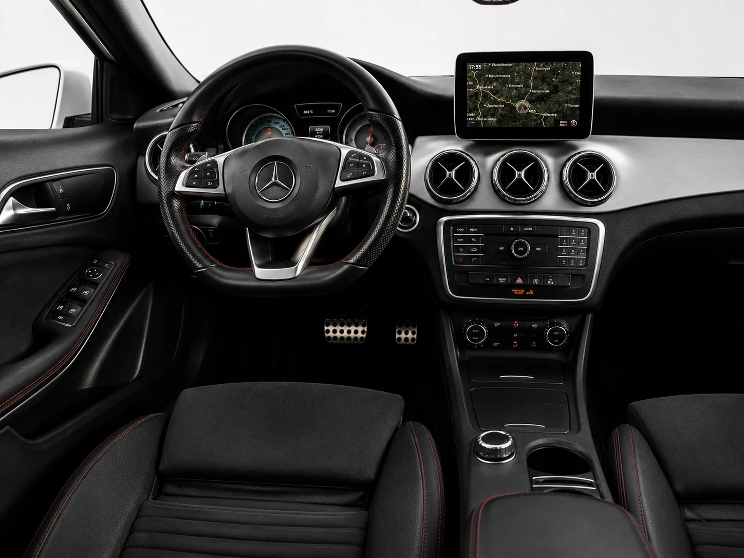 Mercedes-Benz GLA 200 AMG-Paket Top !!! ЛИЗИНГ-Бартер !!!, снимка 12 - Автомобили и джипове - 54734305