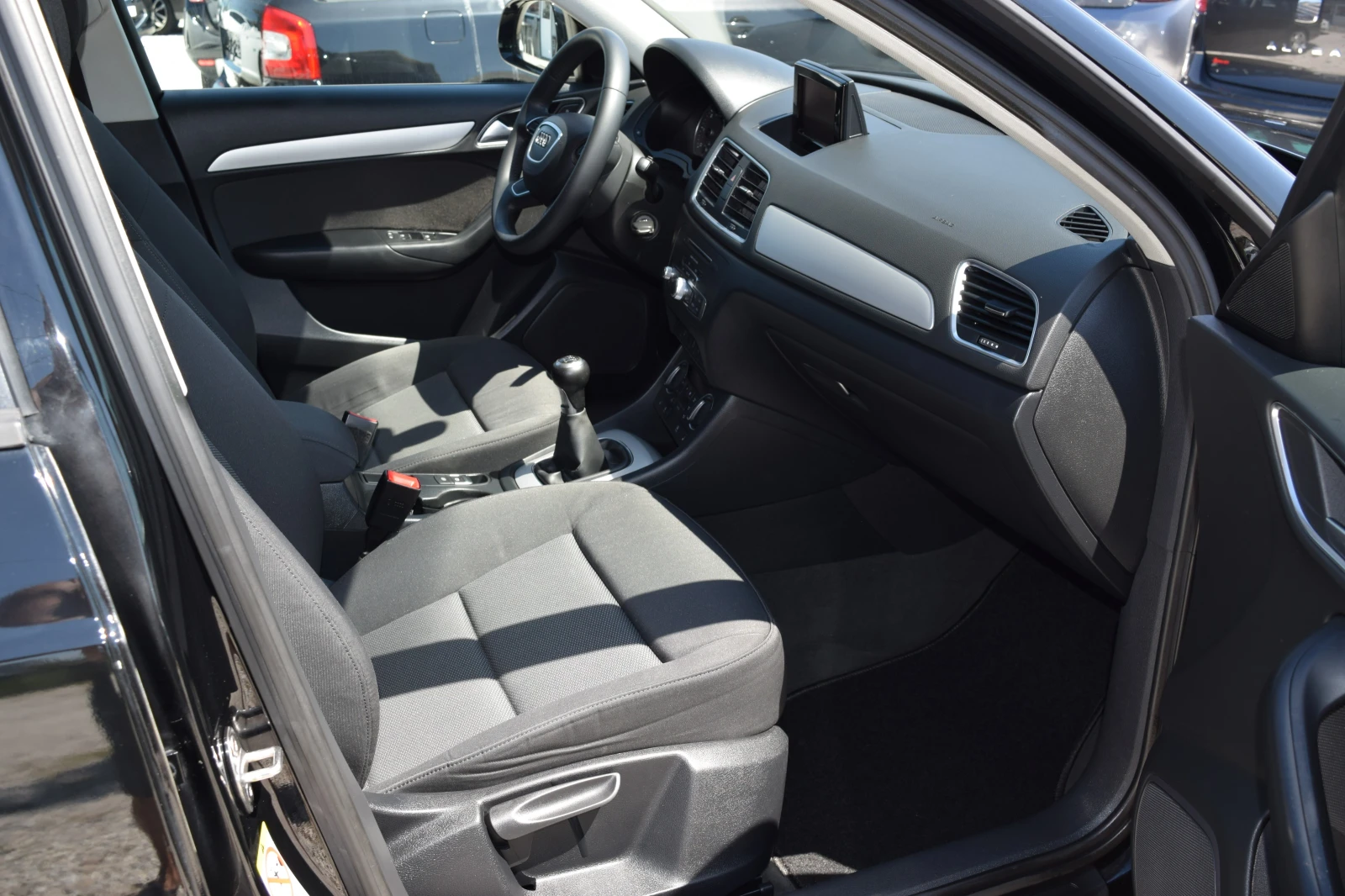 Audi Q3 2.0TDI* 150kc* Euro6B* Нави* Подгрев* Ксенон, снимка 10 - Автомобили и джипове - 55492209