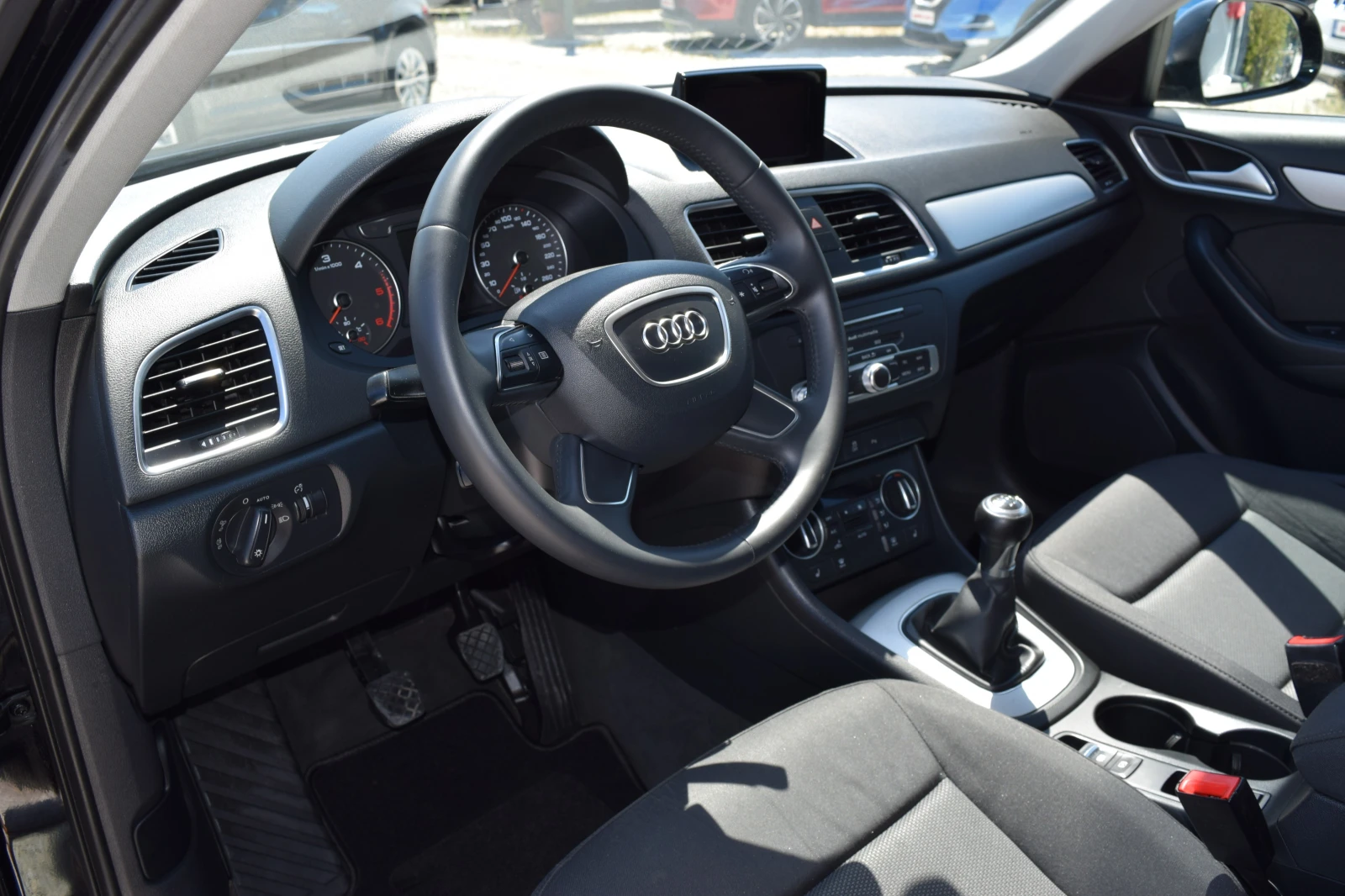 Audi Q3 2.0TDI* 150kc* Euro6B* Нави* Подгрев* Ксенон, снимка 9 - Автомобили и джипове - 55492209
