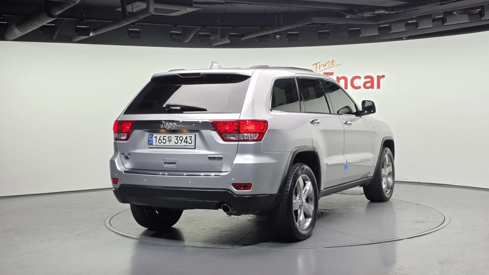 Jeep Cherokee 3.6* ЕЛ. БАГАЖНИК* ЛЮК* ПОДГРЕВ ВОЛАН* КРАЙНА ЦЕНА, снимка 2 - Автомобили и джипове - 55594881