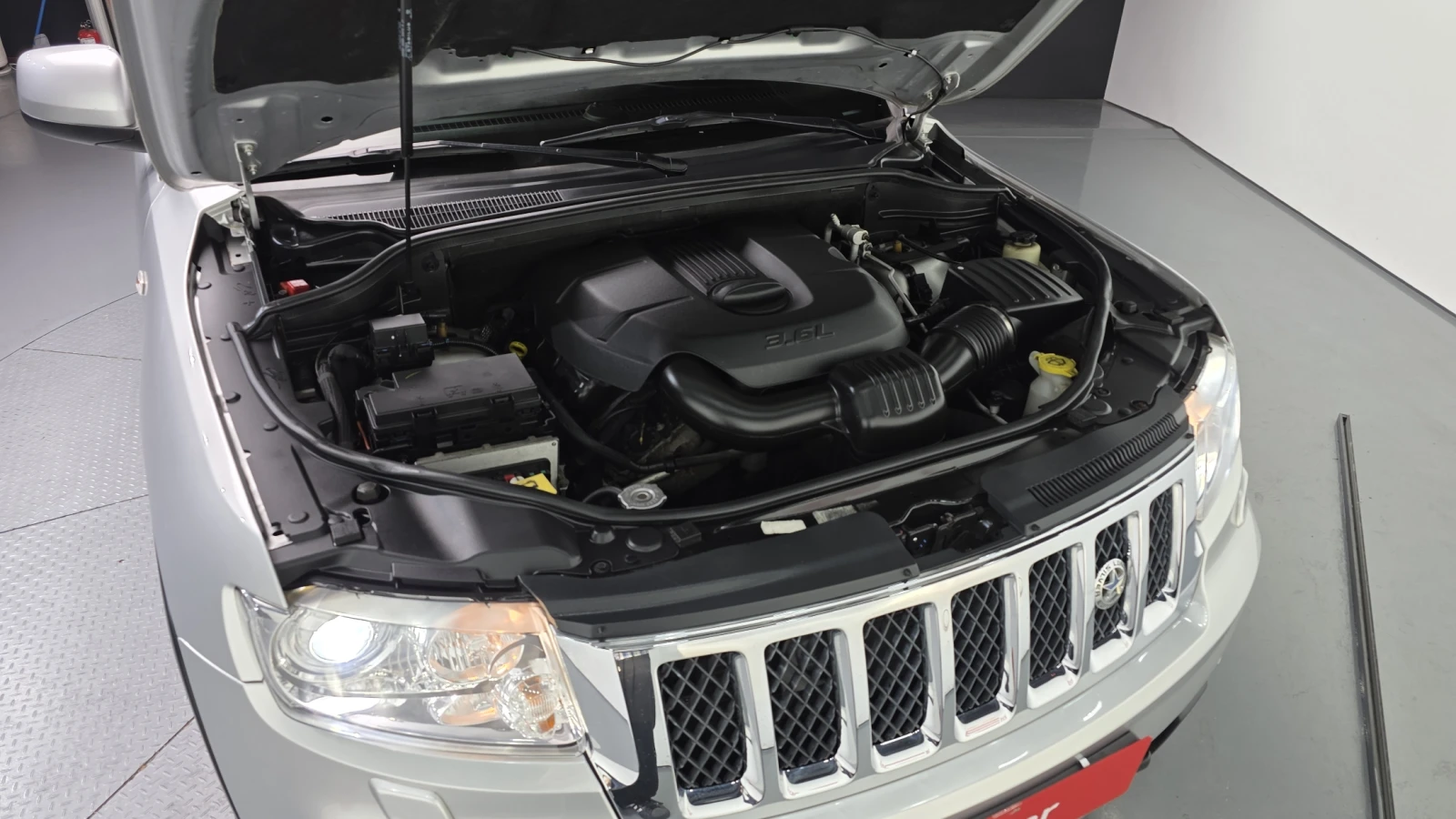 Jeep Cherokee 3.6* ЕЛ. БАГАЖНИК* ЛЮК* ПОДГРЕВ ВОЛАН* КРАЙНА ЦЕНА, снимка 6 - Автомобили и джипове - 55594881