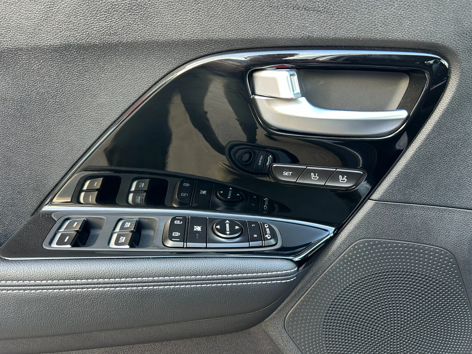 Kia Niro 64 kW, снимка 16 - Автомобили и джипове - 56612248