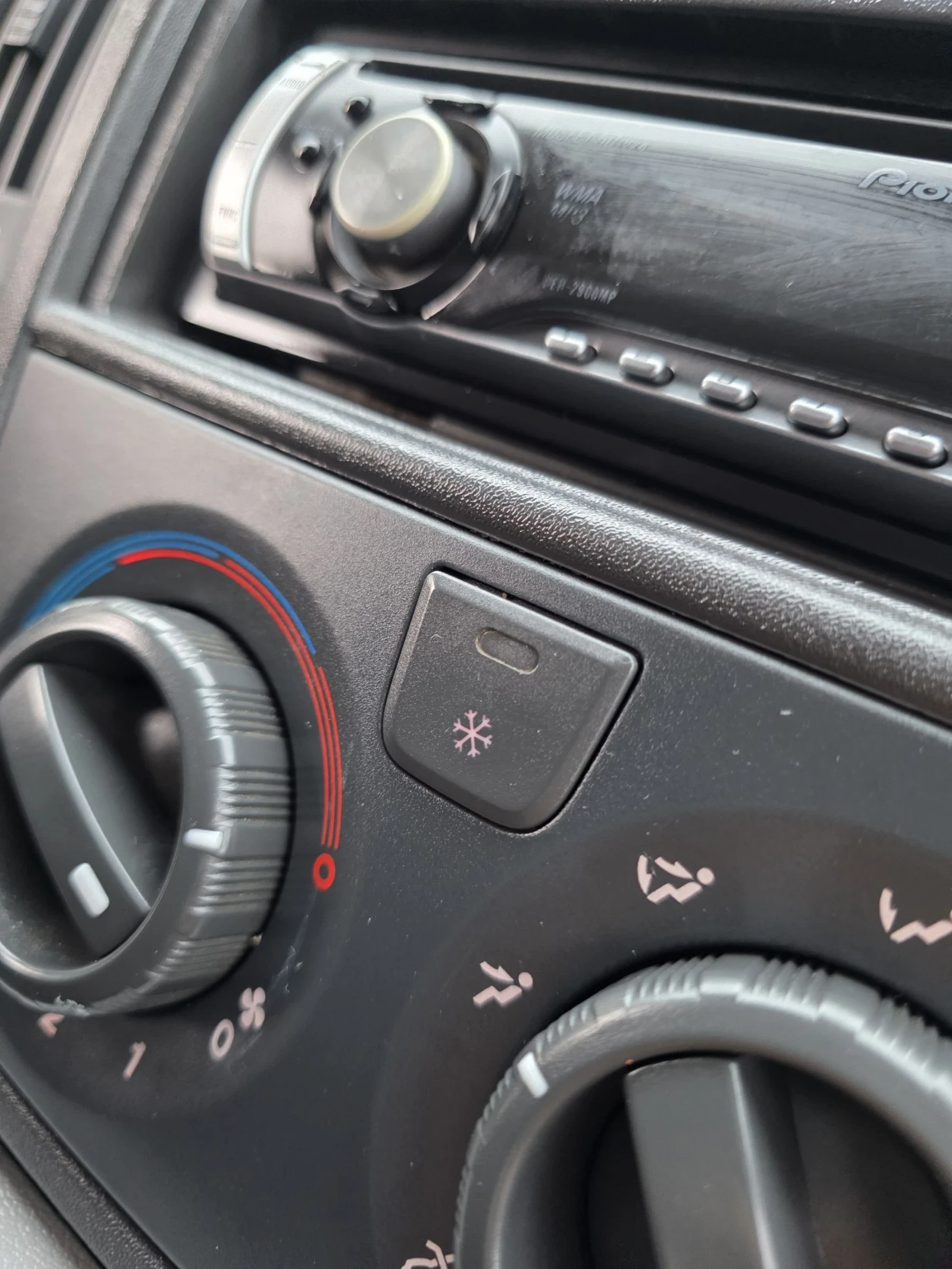 Peugeot Boxer 2.2hdi клима 4.0м каросерия - изображение 8