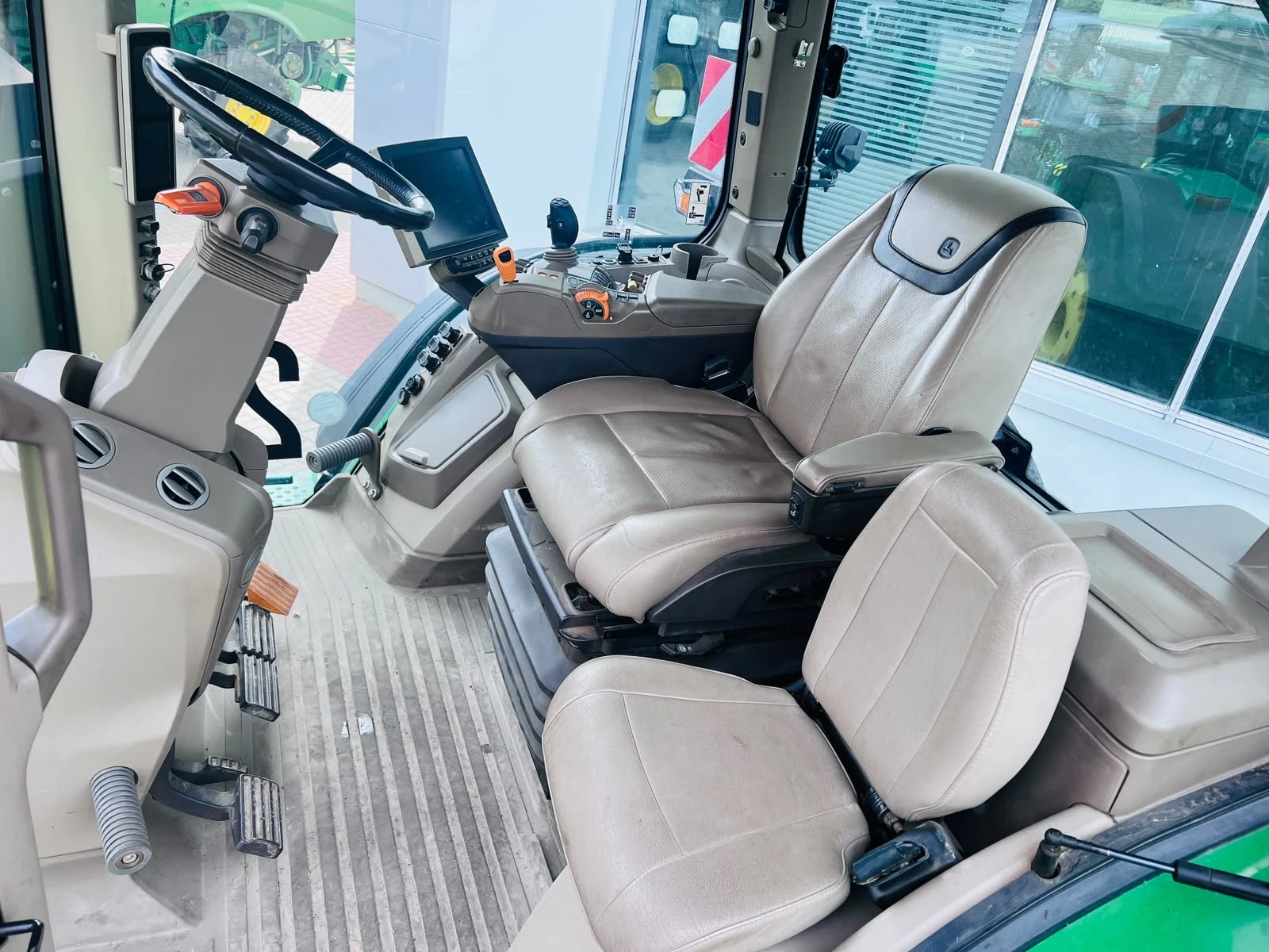 Трактор John Deere 8R 410 E-23 POWER SHIFT ЛИЗИНГ, снимка 10 - Селскостопанска техника - 55989268