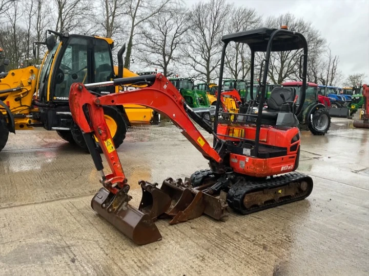 Багер Kubota U17-3A