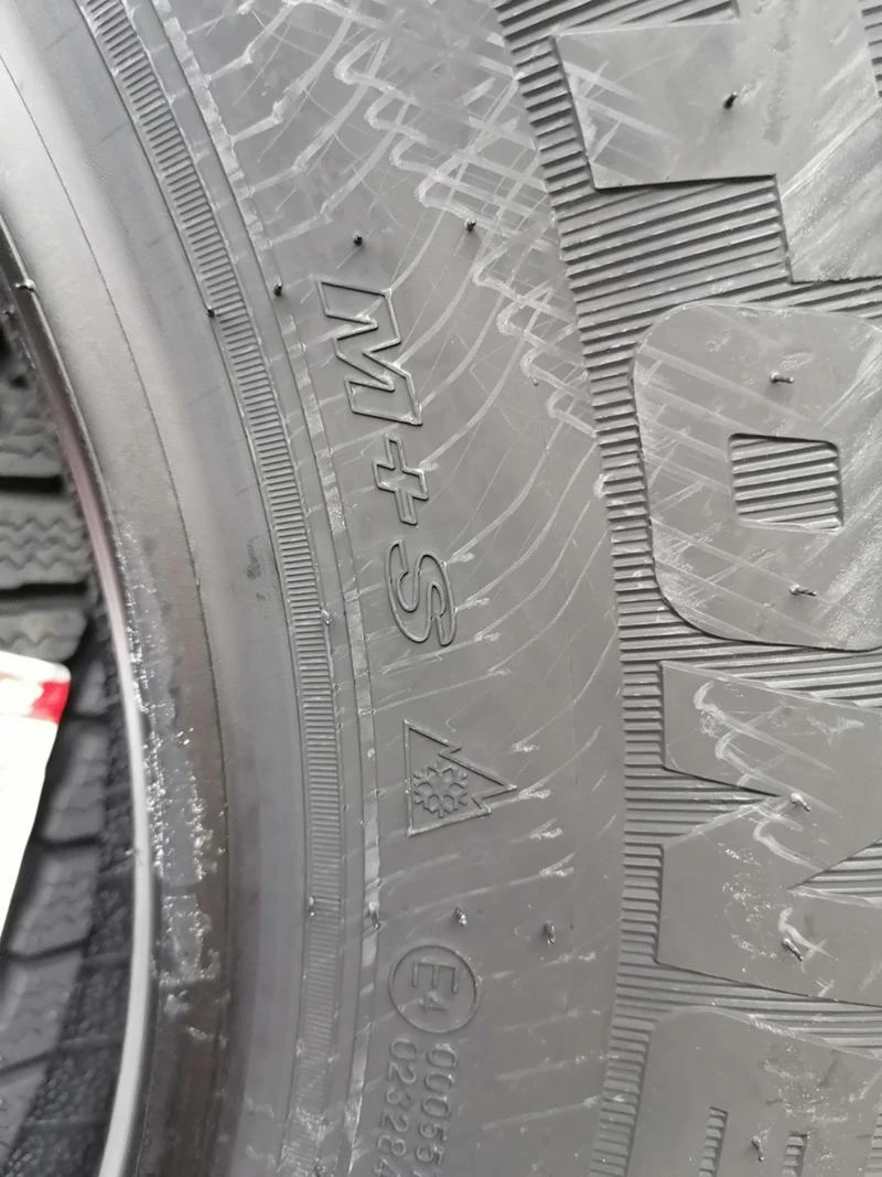 Гуми Зимни 215/70R16, снимка 13 - Гуми и джанти - 34239700