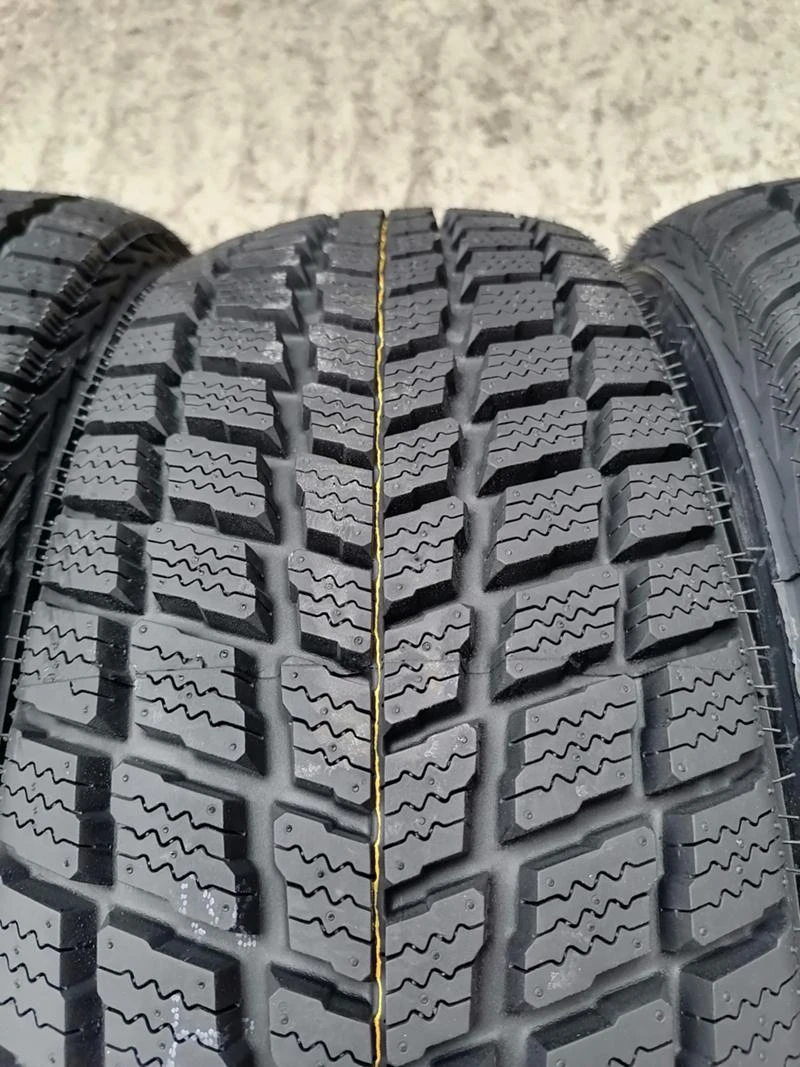 Гуми Зимни 215/70R16, снимка 4 - Гуми и джанти - 34239700