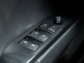 Toyota Corolla SE, снимка 10