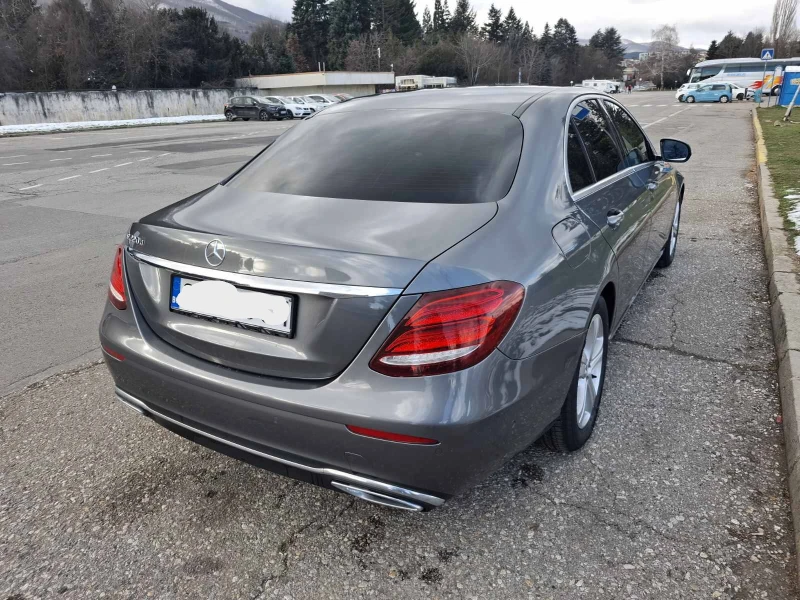 Mercedes-Benz E 220, снимка 4 - Автомобили и джипове - 52946295