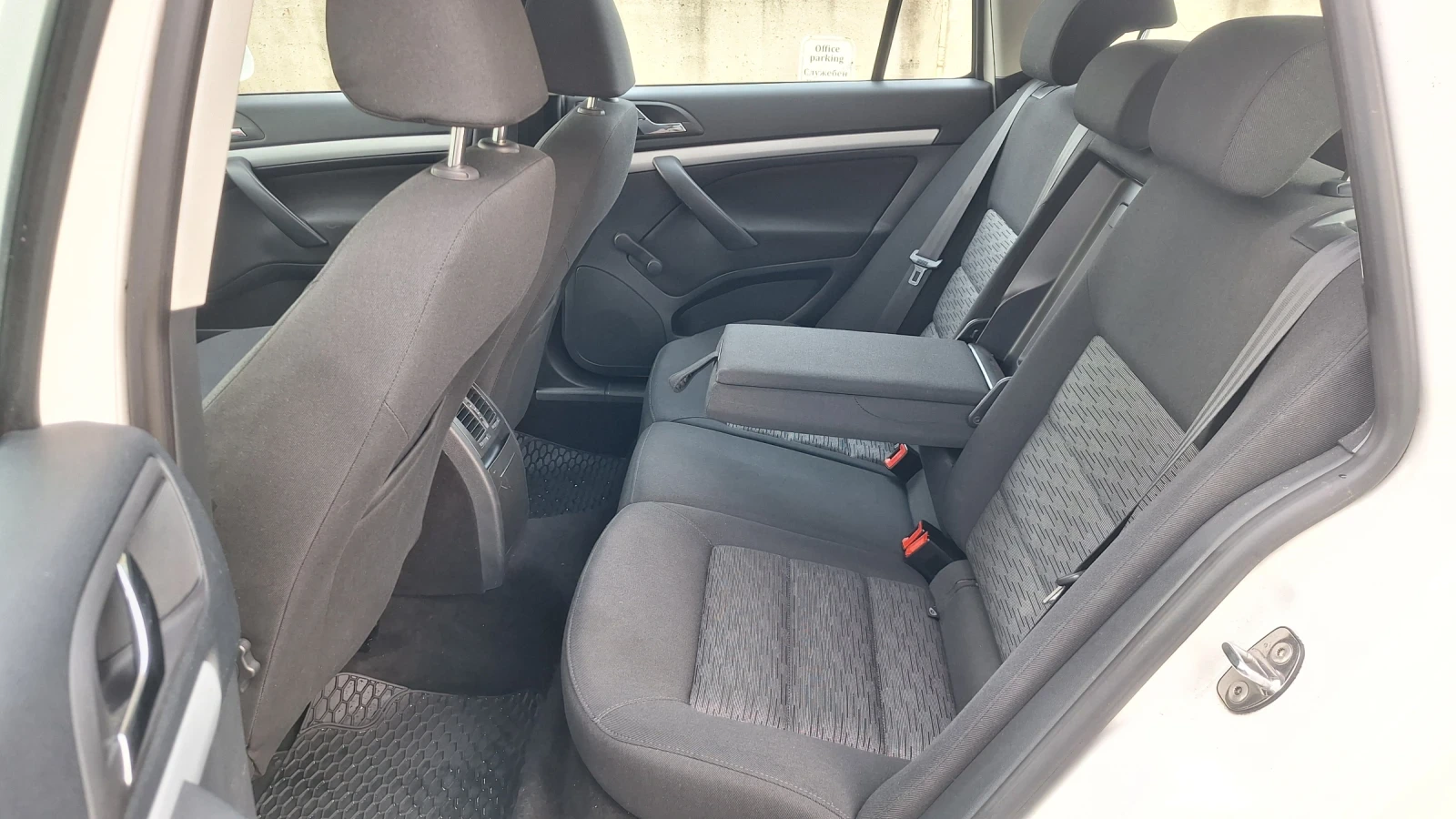 Skoda Octavia 1.6 TDI  АВТОМАТИК  навигация, снимка 6 - Автомобили и джипове - 53849194