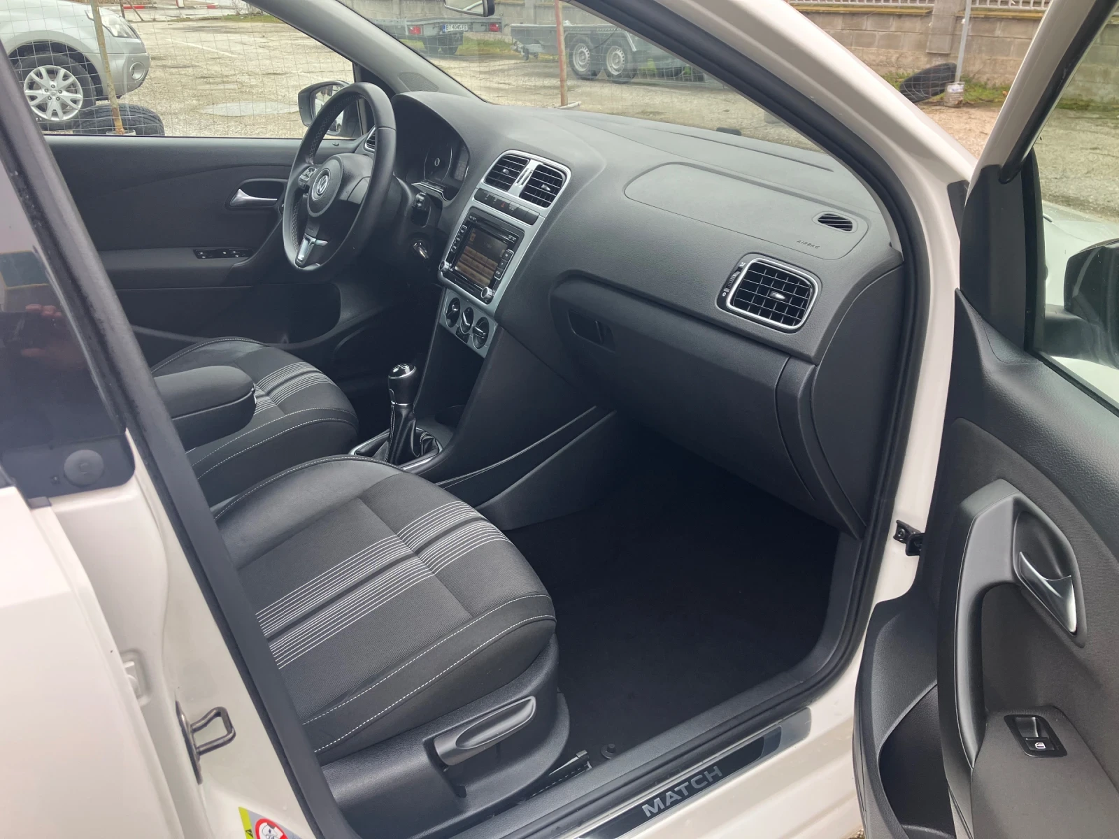 VW Polo 1.6tdi-105kc-MATCH, снимка 6 - Автомобили и джипове - 53950889