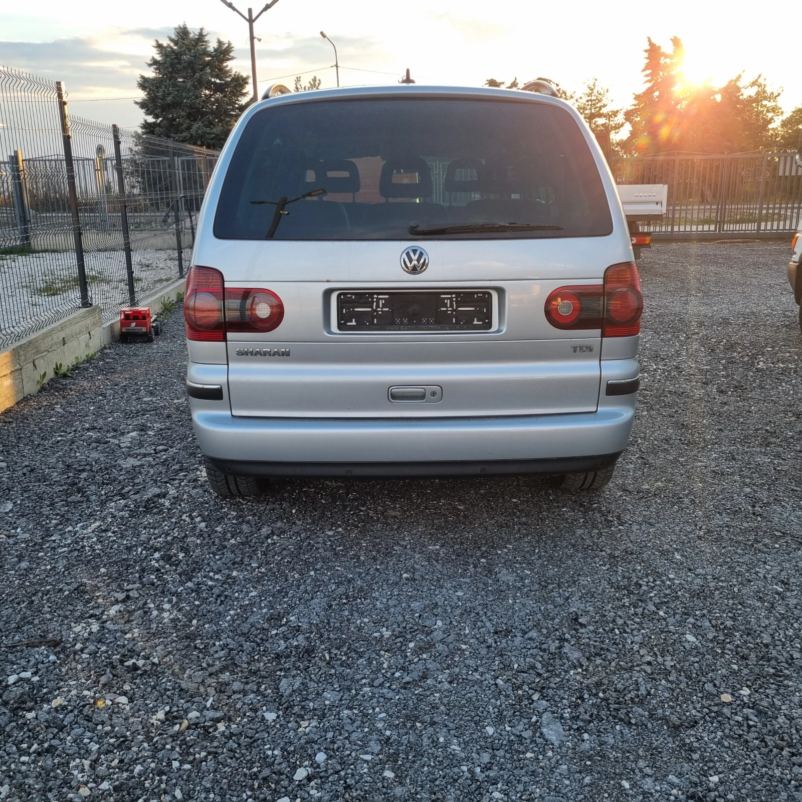 VW Sharan 1.9TDI 7местен, снимка 5 - Автомобили и джипове - 53988506