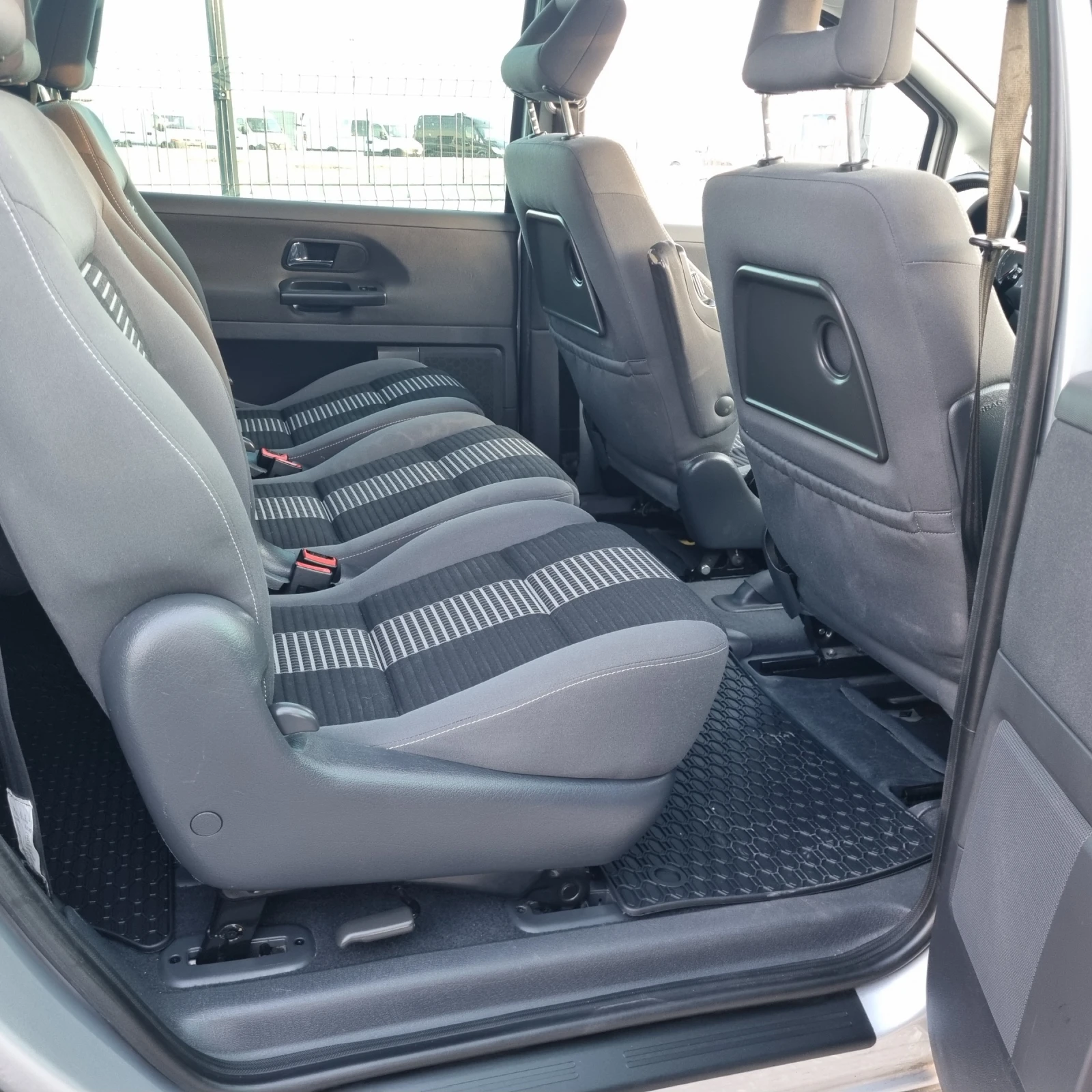 VW Sharan 1.9TDI 7местен, снимка 9 - Автомобили и джипове - 53988506