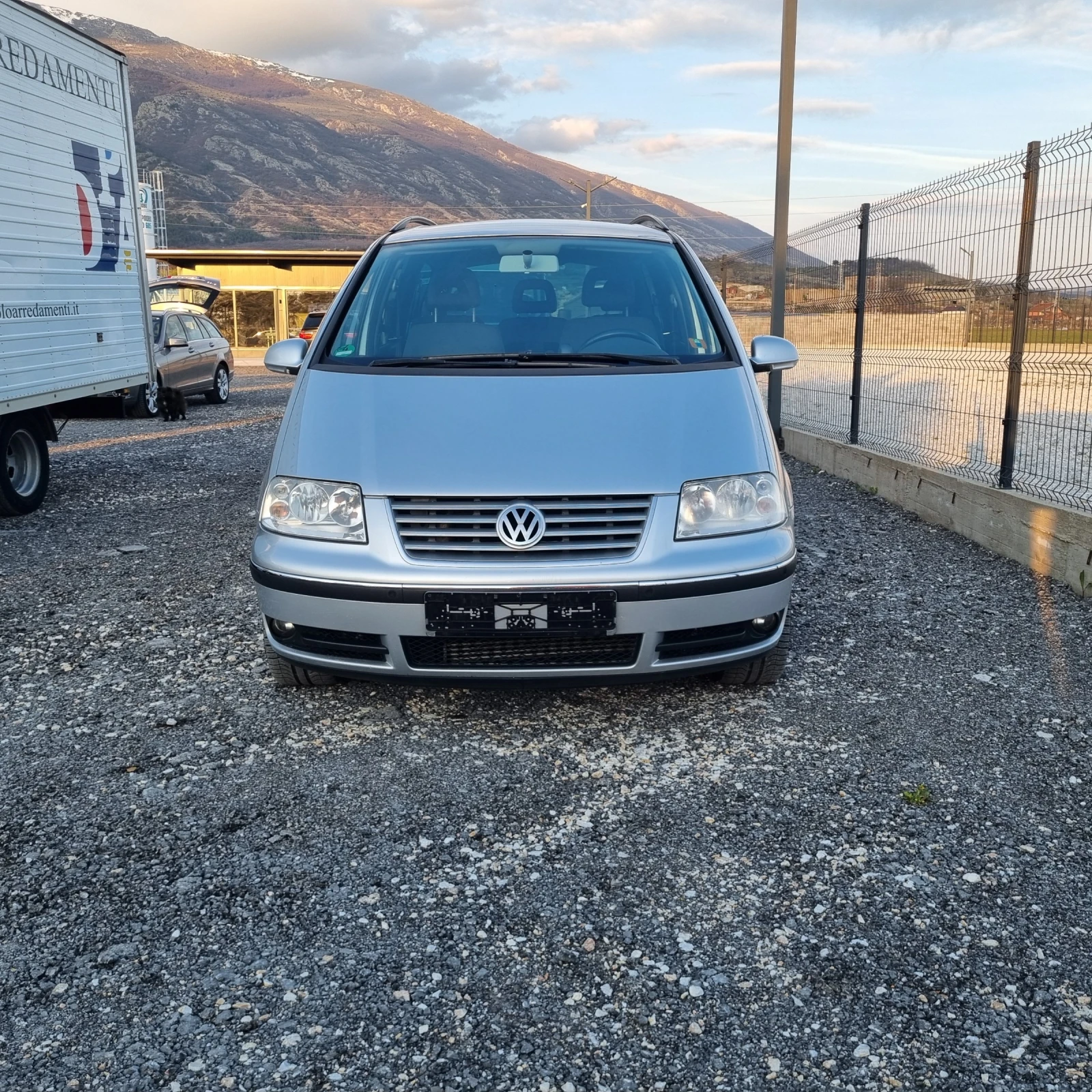 VW Sharan 1.9TDI 7местен, снимка 2 - Автомобили и джипове - 53988506