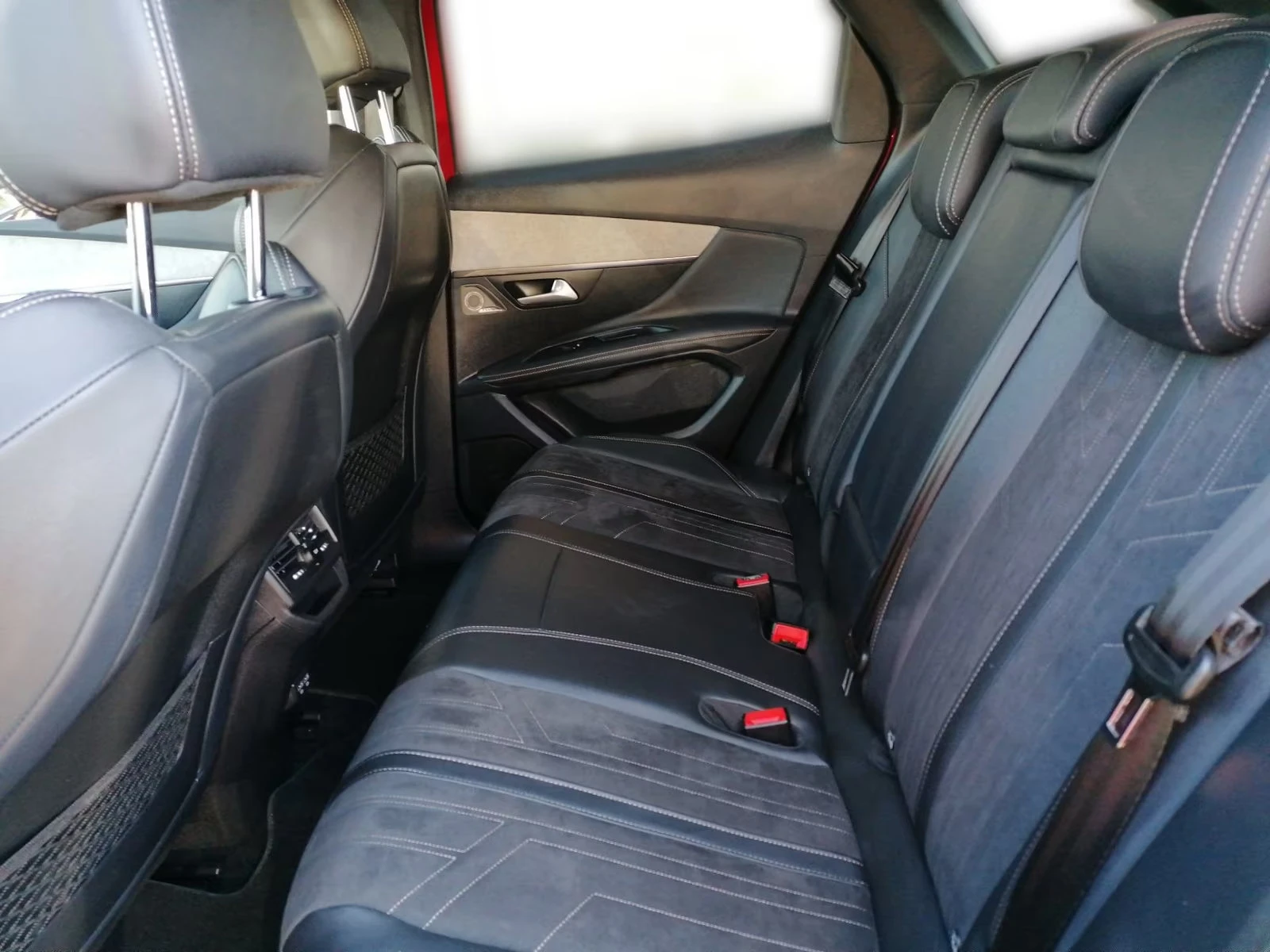 Peugeot 3008 PHEV/299HP/GT/180CAM/MASSAGE/LED/KLESS/339z, снимка 12 - Автомобили и джипове - 54330320