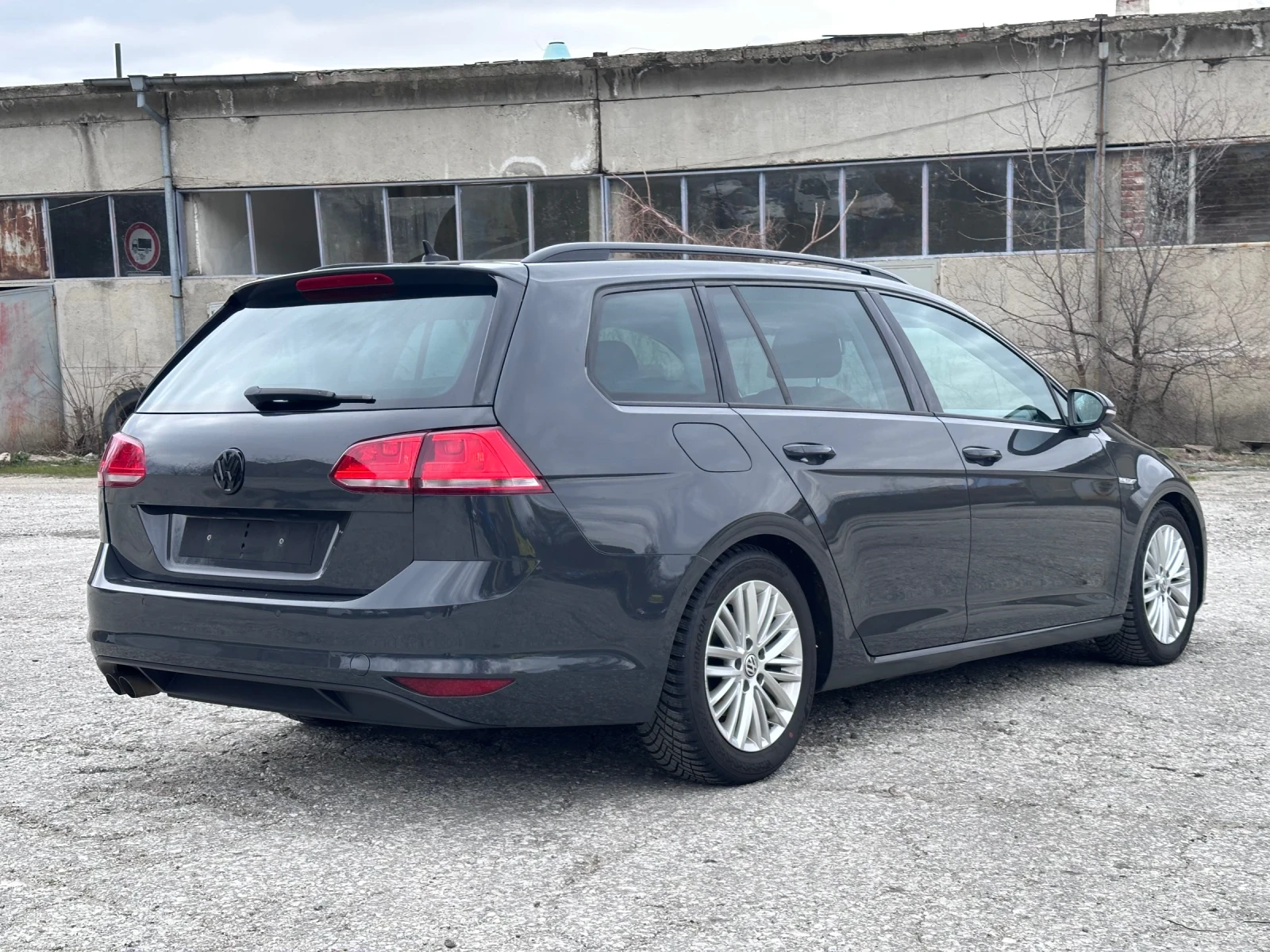 VW Golf 7* 2.0TDI* CUP* LED* ОБСЛУЖЕН* СЕРВИЗНА ИСТОРИЯ* , снимка 4 - Автомобили и джипове - 54433414