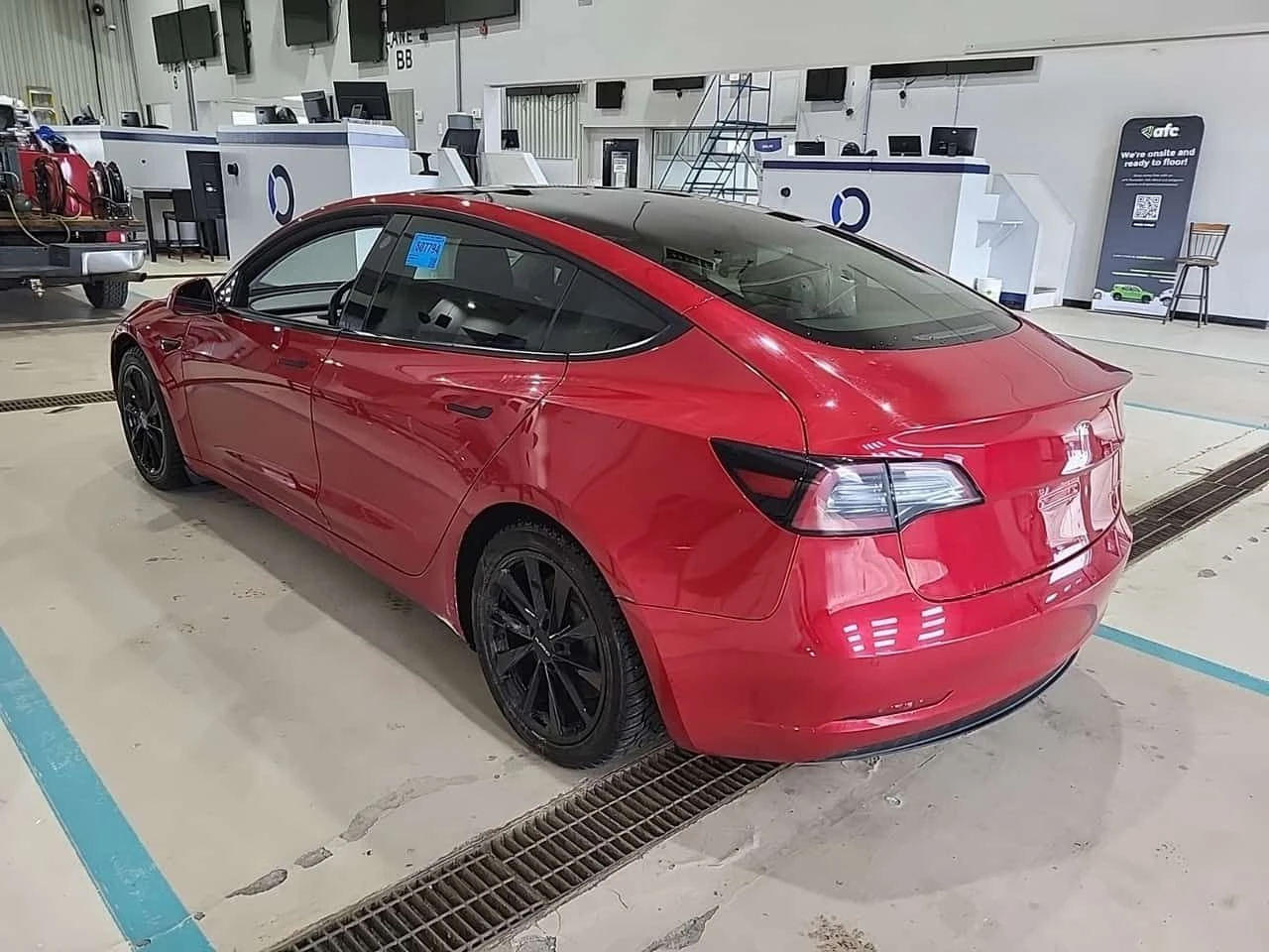 Tesla Model 3 LONG RANGE| 2 КЛЮЧА| ПАНОРАМА| ПОДГРЕВ| АВТОКРЕДИТ, снимка 6 - Автомобили и джипове - 54567694