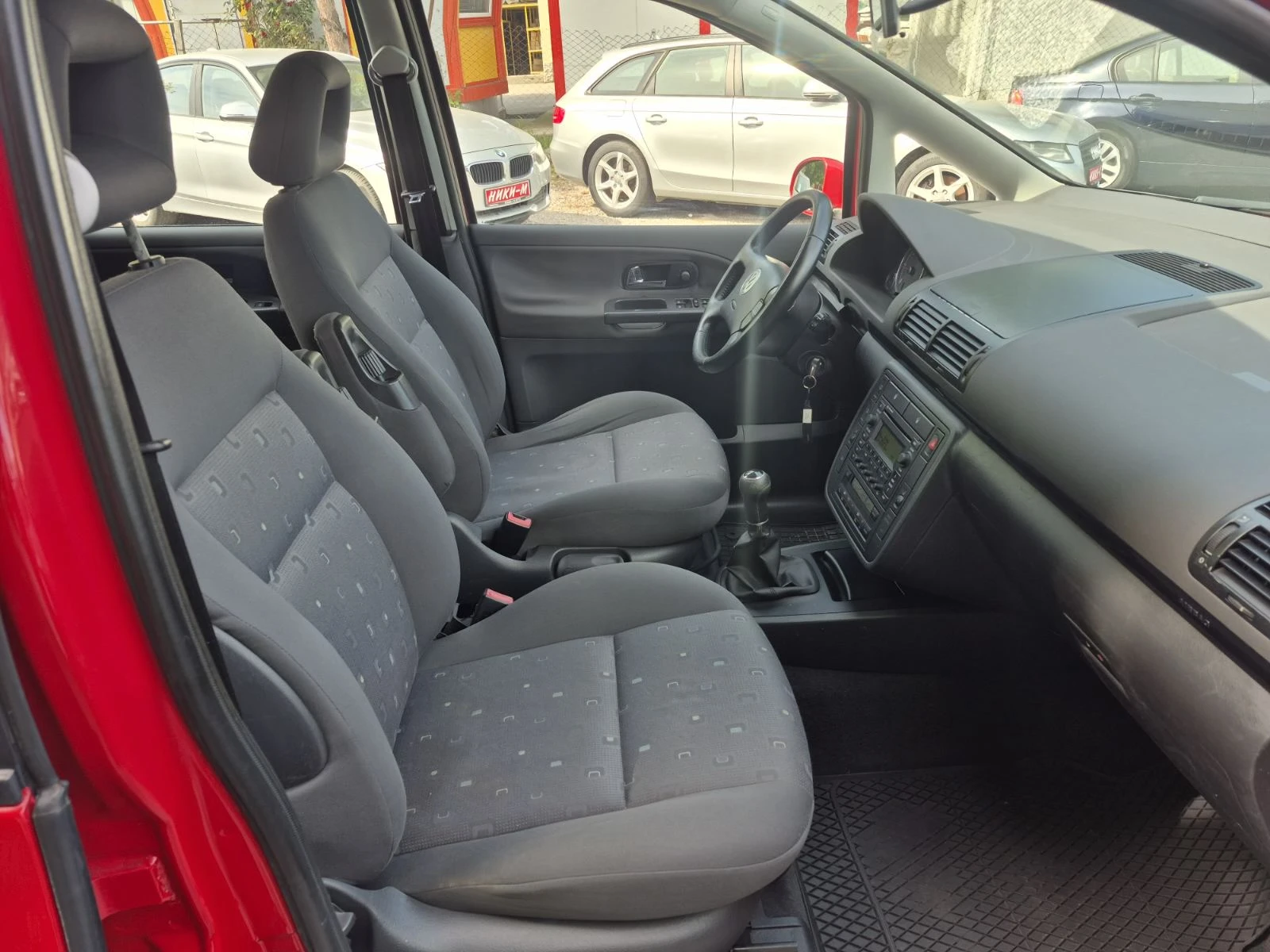 VW Sharan 1.9TDI-116k.s-6+ 1, снимка 10 - Автомобили и джипове - 54870680